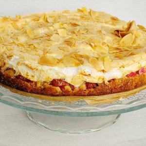 Пирог с ревенем и безе,  1 шт (850 г)